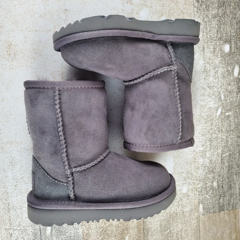 Ugg Classic II Kids Boots Sz 7 Comfort Gray Sheepskin Lined Round Toe Pull On
